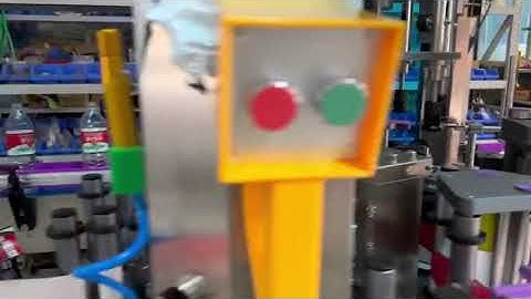 Automatic hot melt glue labeling machine for square bottles