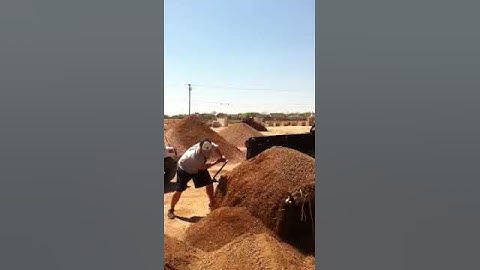 LH3000 - Unloading 2500lbs Crushed Granite