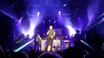 Scotty McCreery intro Whiplash and Water Tower Town 10.7.17 at Billy Bob's Texas