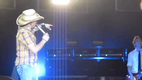 Jason Aldean introducing Kurt Allison in Tulsa OK ...