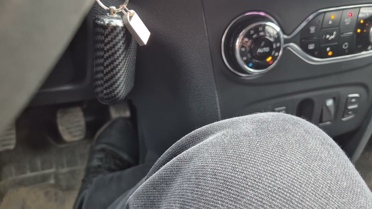 Шум в двигателе К4М.