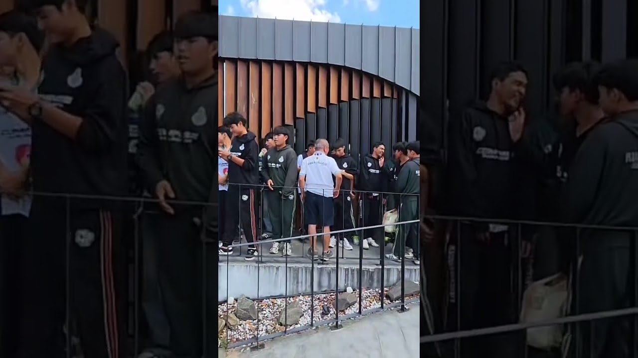 [1/3/69] : น้องๆ หมอนทองและอาจารย์สกล ถ่ายรูป ณ คาเฟ่ ก่อนออกเดินทางต่อ 