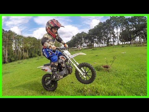 Mini Moto Na Pista de MotoCross 50cc Piloto 5 Anos ! 