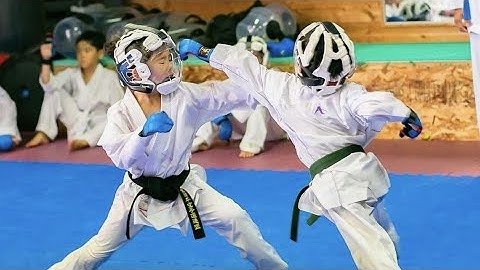 WKF JUNIOR CHAMPIONS KARATE KUMITE TECHNIQUES  DISTANCE ,SPEED !!