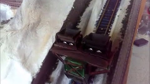 Demonstrating A Table Lift On A OO9 HOe Layout