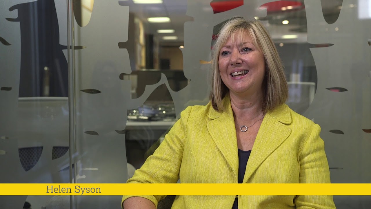 хелен миррен в 40 лет. Helen speaks french so. мэр оксфорда. Vice chancellor oxford. Helen speaks french.