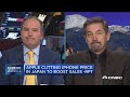 It's been an 'avalanche' of bad news for Apple, but this investor isn't bearish on the stock yet