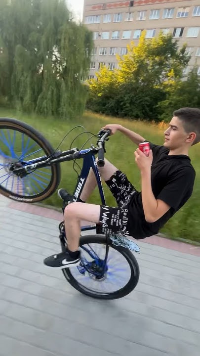 РИСКОВЫЙ ШКОЛЬНИК На велосипеде #shorts - YouTube