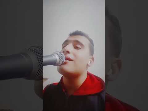 من عبق النغم يلمع هذا الصوت الذي يفيض بالاحساس استمع كيف قرئ الايه الكريمه 