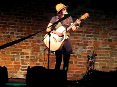 Amy Vee live - Enough for Now performed at Outskirts