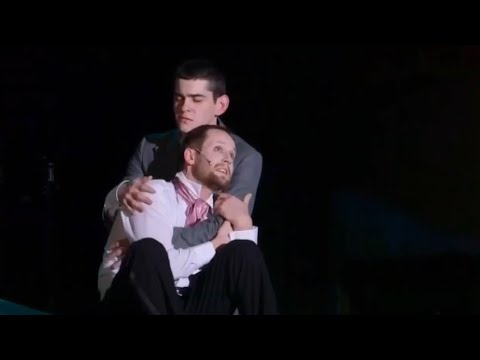 Один Байрон в спектакле Кузмин. Форель разбивает лёд. Гоголь центр 2