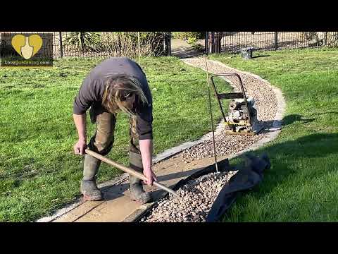 Video: Crushed Rock Landscape Design: utilizzo di pietrisco come pacciame