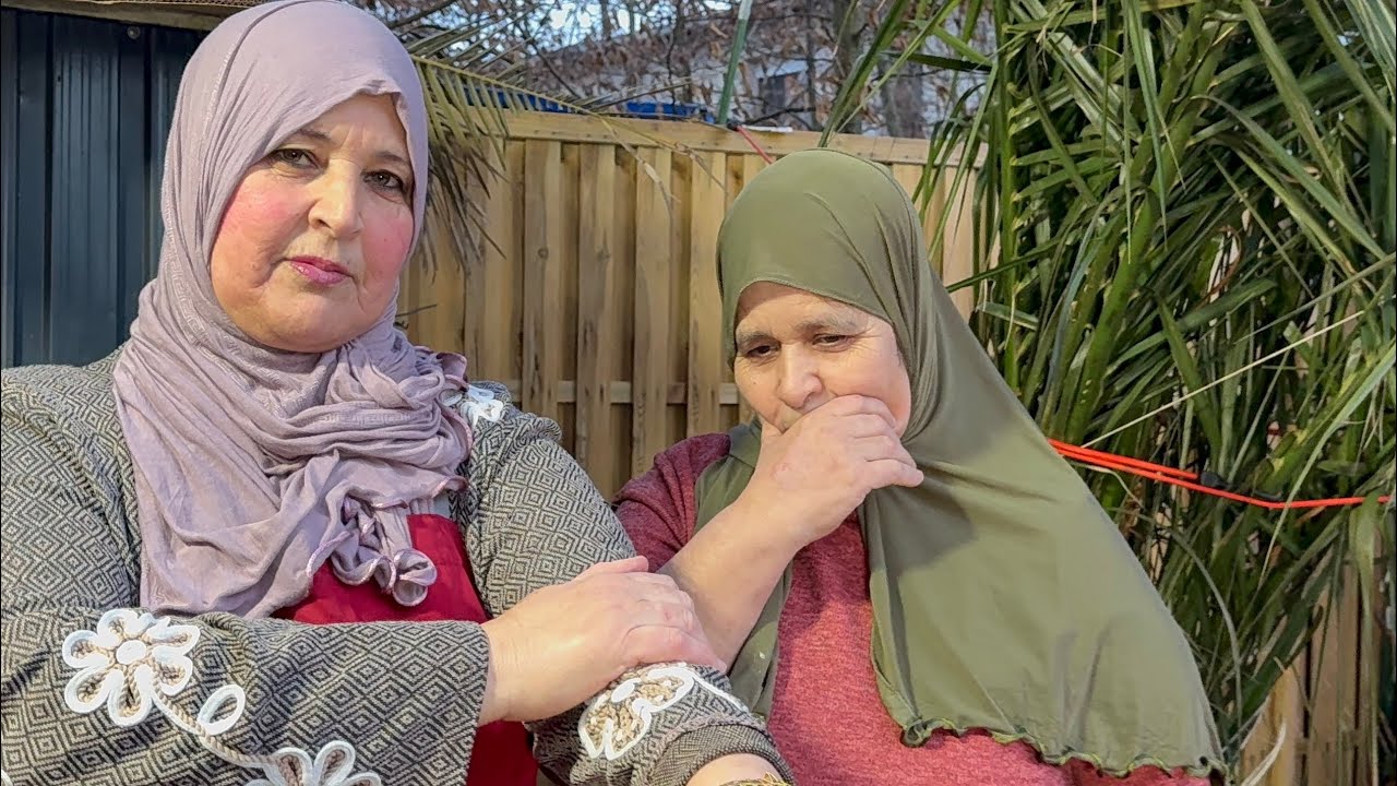 ‏رجلي￼ ‏عايرني وقال لي يا مها رست اليدين ‏￼ وأنا دايرت له في الدنيا دنيتين