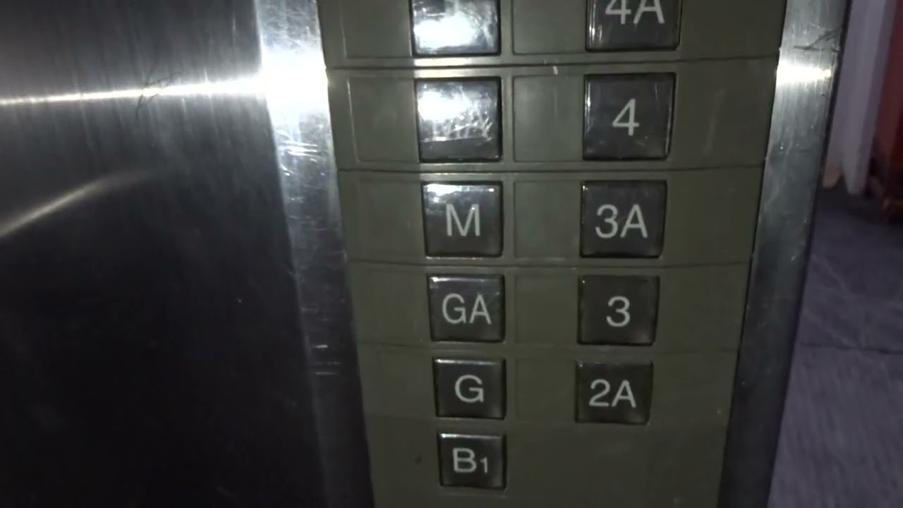 MITSUBISHI SERVICE ELEVATOR [SOUTH LIFT] STANDARD 1 AT SIAM PARAGON BANGKOK THAILAND