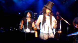 Erykah Badu performs Suga Free in Yokohama, Japan