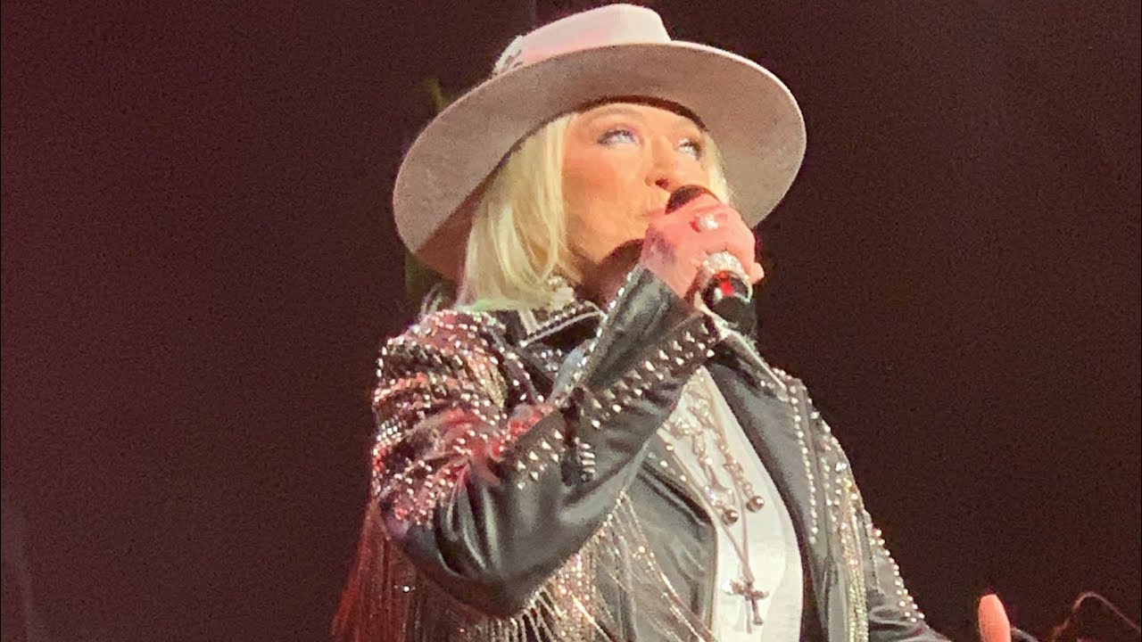 Tanya Tucker “If your heart ain’t busy tonight” Live