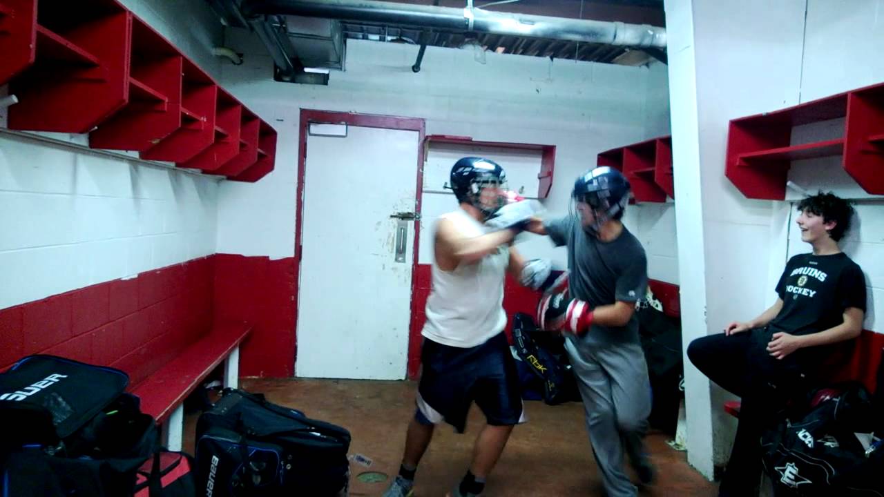 locker boxing - YouTube