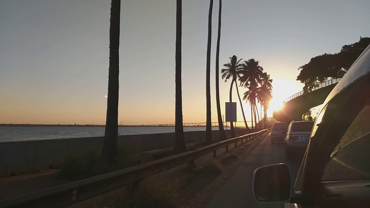 Passeio na orla praia do centro de Maputo, Moçambique