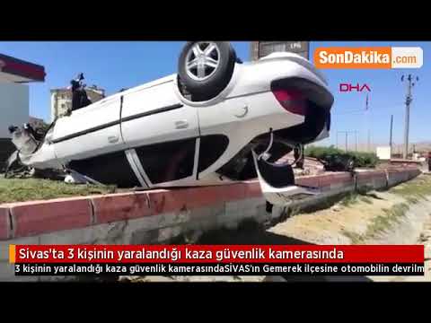 Gemerek'te Arabanın Motorunun Uçtuğu Kaza Kamerada