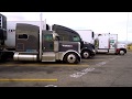 Дальнобой. США. Машина поместилось боком.Custom Piterbilt