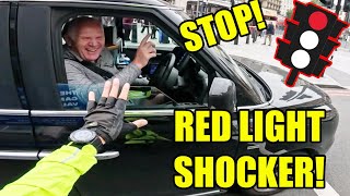 Red Light Banter: Cyclist vs Taxi Driver 😂