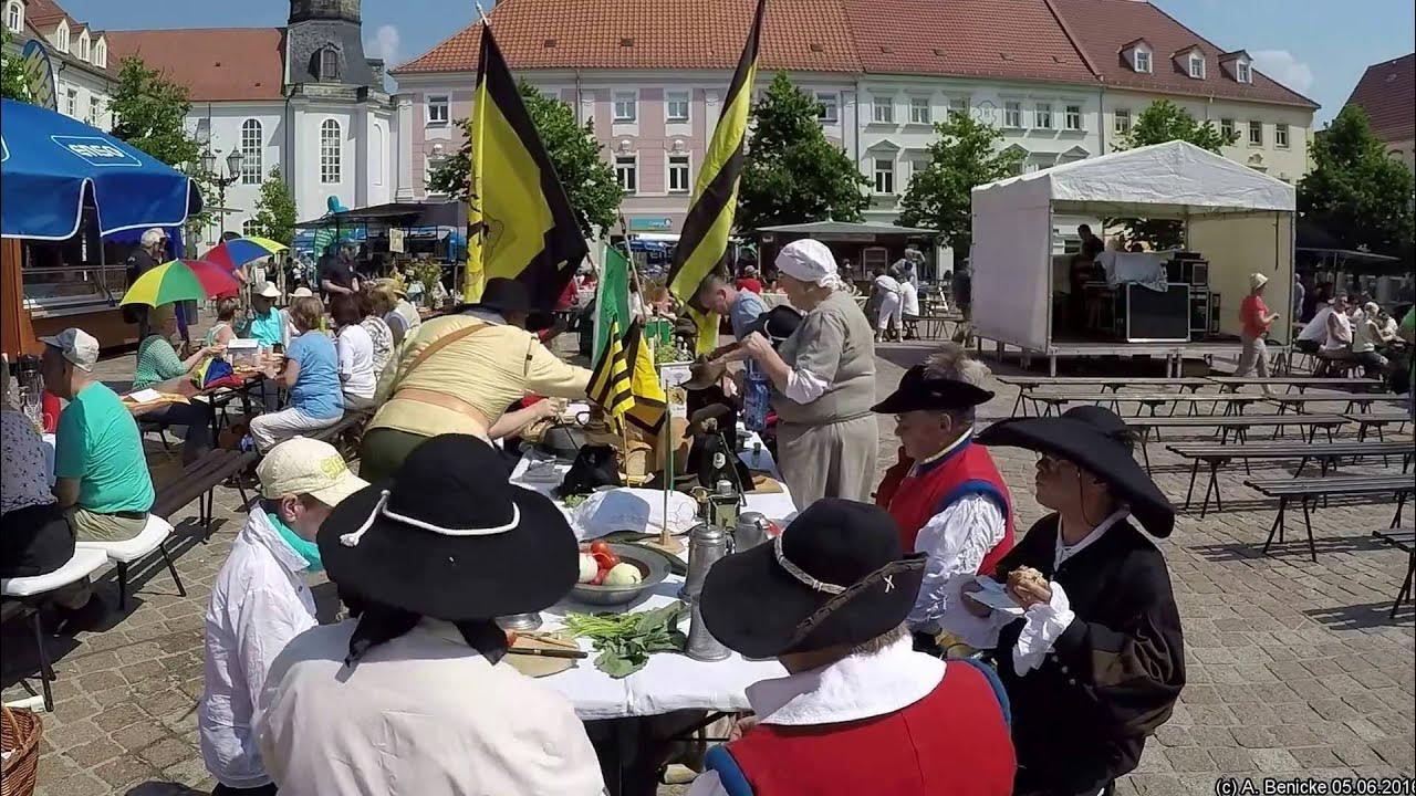  Foto zu Großenhain Stadtfest 2016 Frühstück auf dem Hauptmarkt und Gruß an OB 