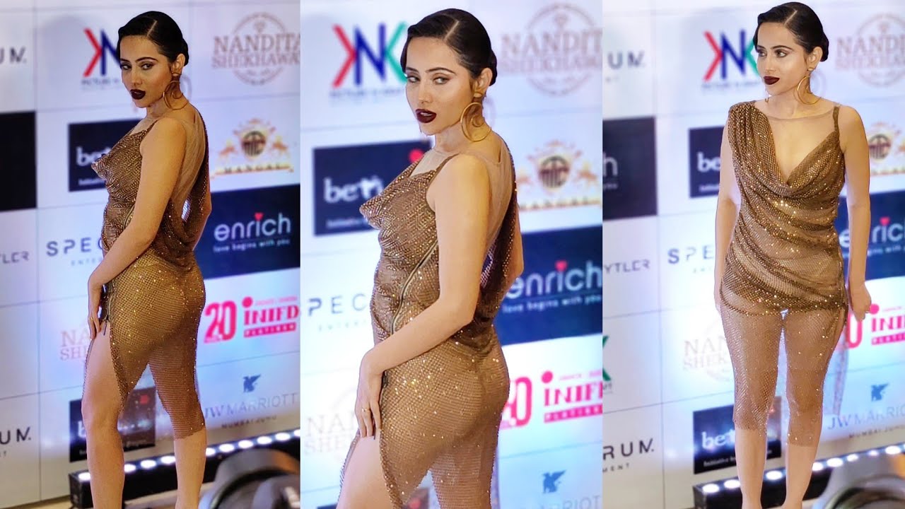  Urfi Javed Looking Very Bold and Beautiful in Golden outfit for Beti 
