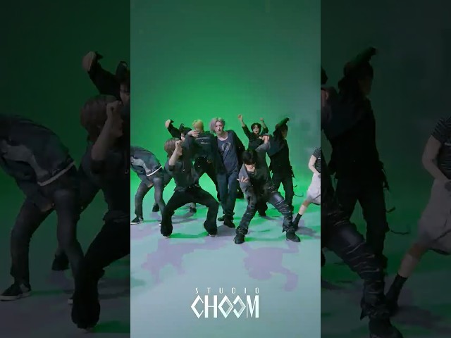 아이덴티티 신곡 'Kids Return' 메가 크루 모먼트 | STUDIO CHOOM ORIGINAL #shorts