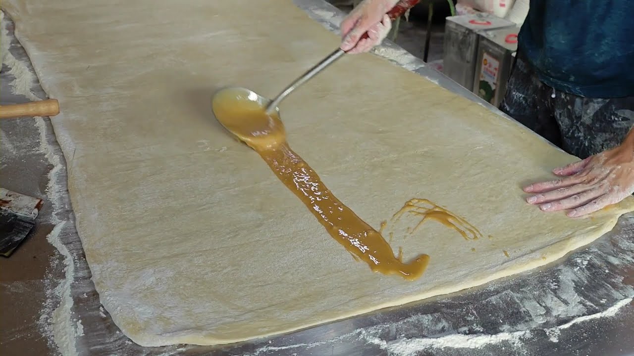 запеченное кунжутное тесто с луком-тайваньская уличная еда