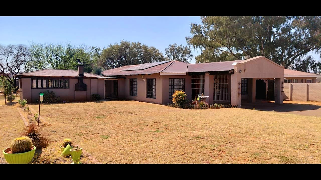 🌿 Modern Farmhouse Retreat with Income Potential – Groenvlei, Bloemfontein 🏡✨