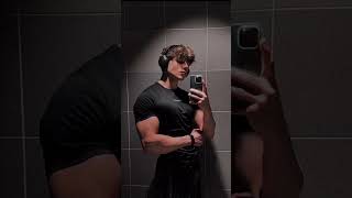 gym photo ideas #gym #gymphoto #viral #gymselfies #gymlover #gymworkout gym photo ideas #gym #gymphoto #viral #gymselfies #gymlover #gymworkout
