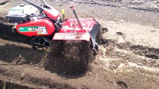 関東農機 ネギ管理機 K802HN 9枚爪仕様 アイドリングで土上げ - YouTube