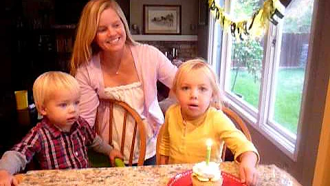 Annesley sings Happpy Birthday to Mommy