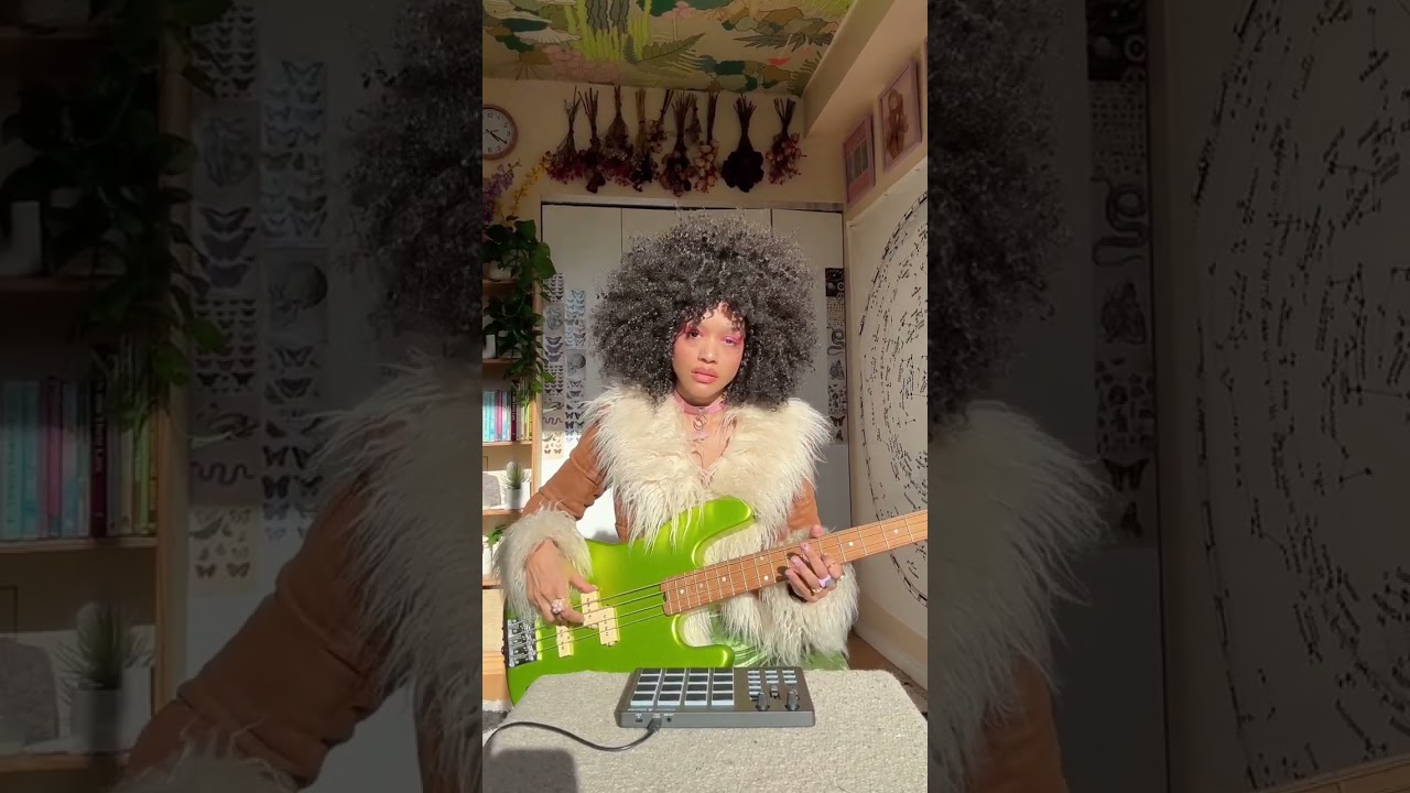 Do I Wanna Know by Arctic Monkeys - but with more bass (April Kae Bass Cover) 