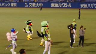 20180727カラシティー投手と西浦選手の関東一本締め