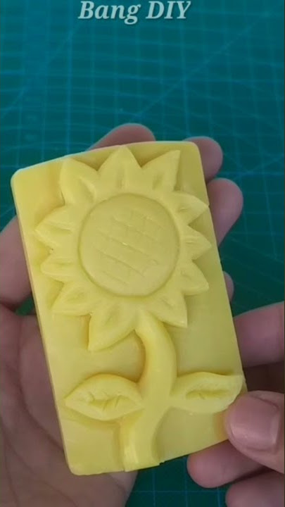 Ukiran Sabun Bentuk Bunga | Kerajinan Tangan Yang Mudah | DIY #shorts