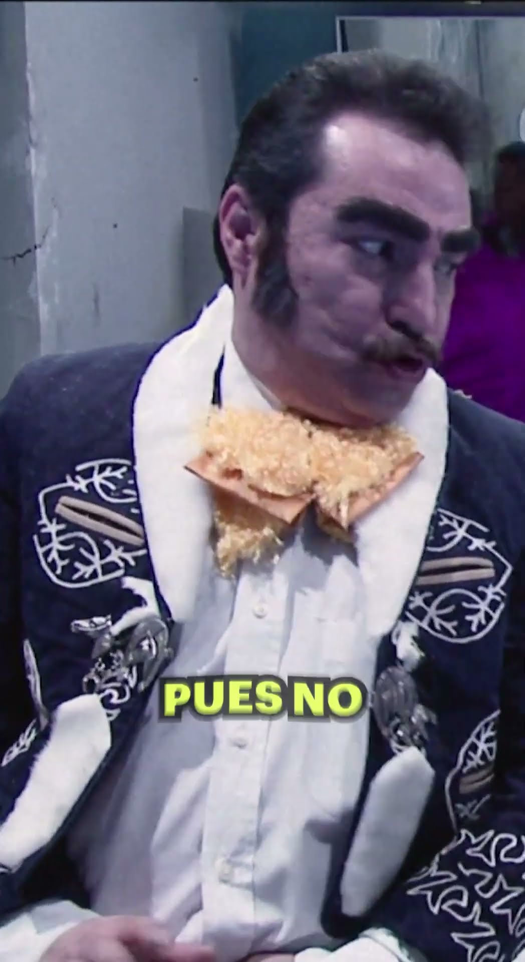 ? Duelo de miradas en el baño #Originales #LaFamiliaPLuche #Comedia #humor