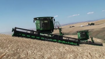 John Deere STS combines equipped with Hillco Hillside Leveling Systems