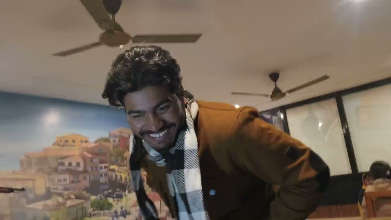 🍕🍕Pizza mangwa liya paise koi nahin deea h aav isa dost 🙇 h 😅