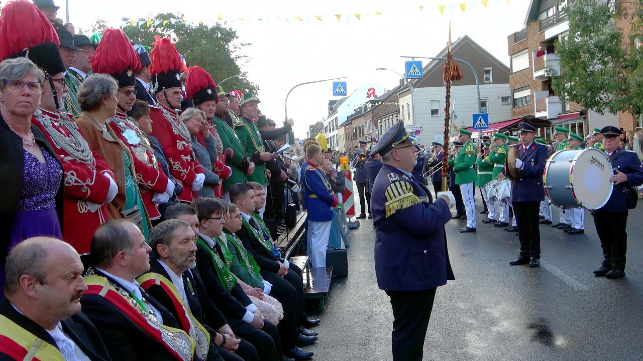 525 Jahre St. Barbara Bruderschaft Neuwerk -  Parade mit Musikparade 2023