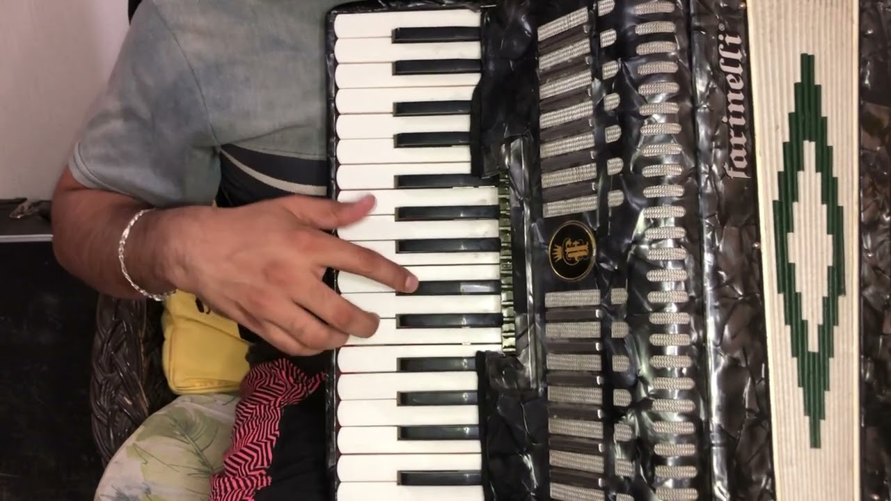 3 ADORNOS EN RE - solo adornos para acordeón de teclas