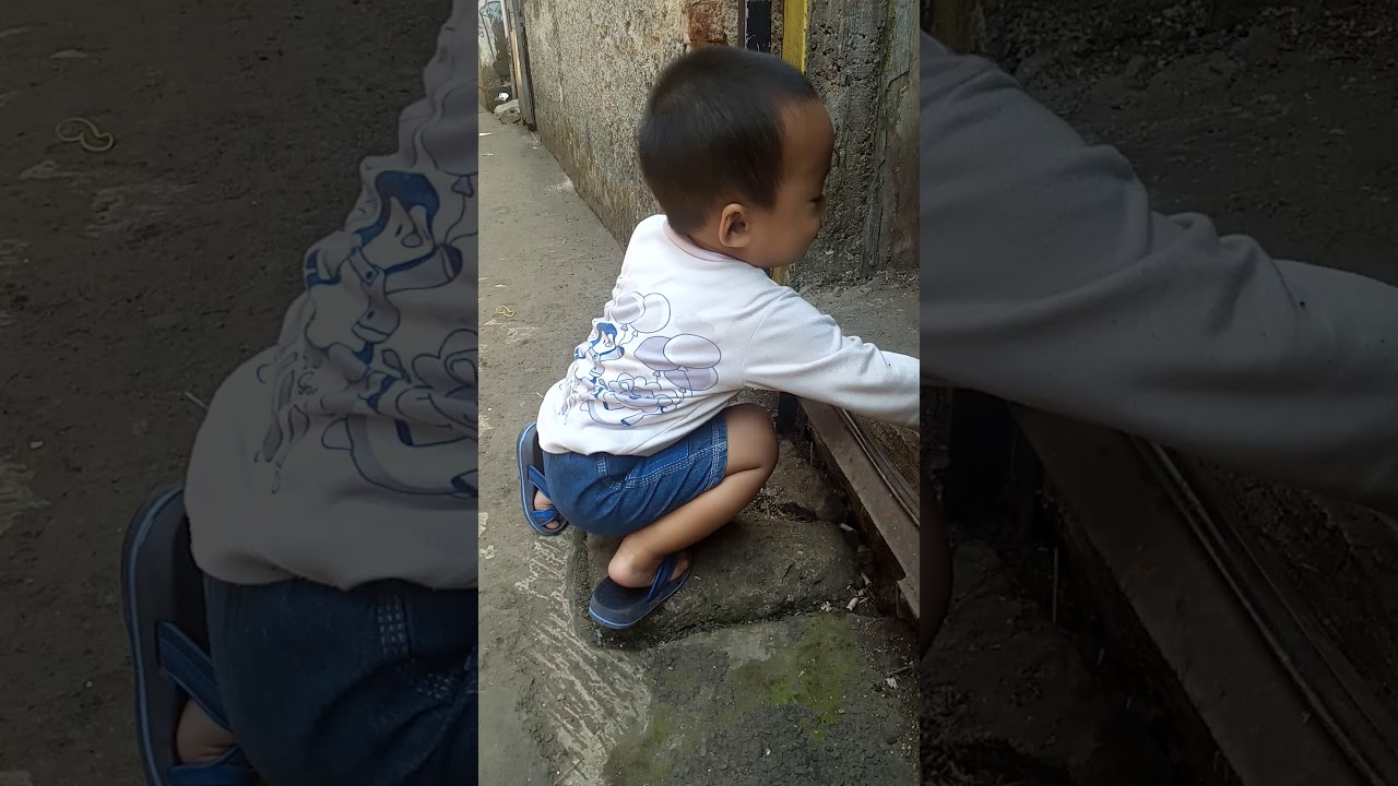 Umar Belajar Buang Sampah Ke Tempat Sampah - YouTube