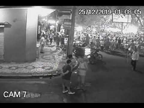 POLICIAL: MOMENTO DA CORRERIA APÓS TIROS NA FEIRA CHIQUE DE BONFIM