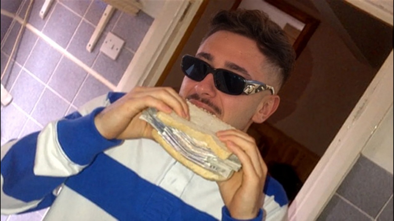 E FOAME DE BANI