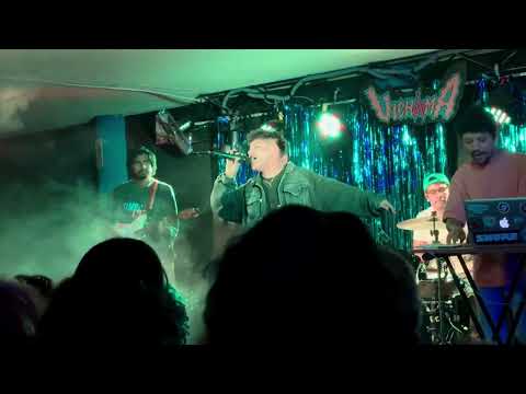 Skillbea - A veces la k4go (Live Performance)