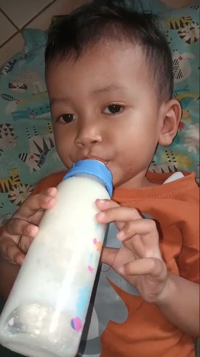 Minum susu botol Besar😊#viralvideo #anak