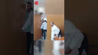Farmer Slaps BTDA Official With Slipper In Bagalkot Over Compensation Delay #karnataka #farmer