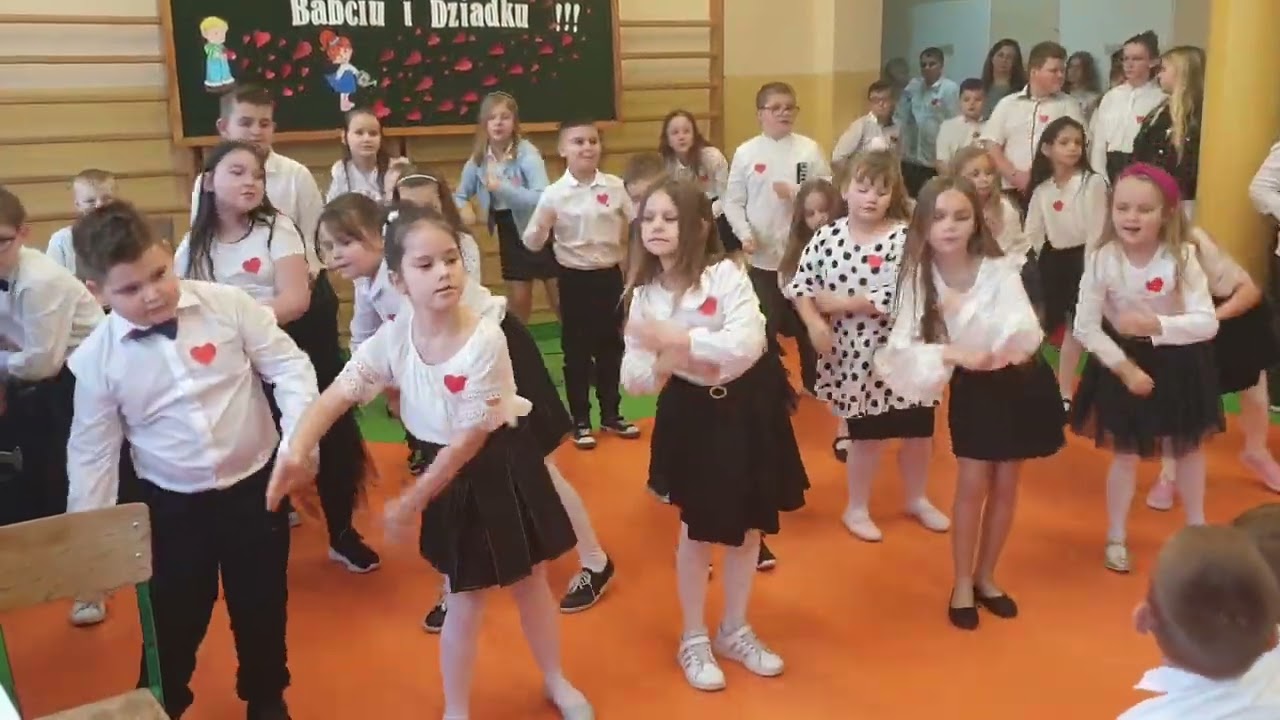 AKADEMIA Z OKAZJI DNIA BABCI I DZIADKA - TANIEC 