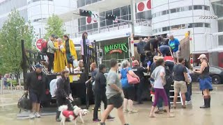 Houston evacuees head to convention center