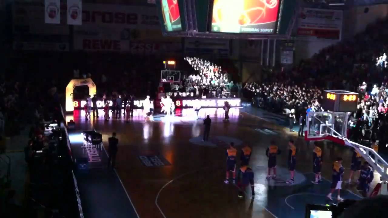 Brose Baskets Bamberg vs. EWE Baskets Oldenburg Einmarsch YouTube